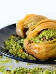 Baclava cu fistic  Sursa foto shutterstock 2113201757 jpg