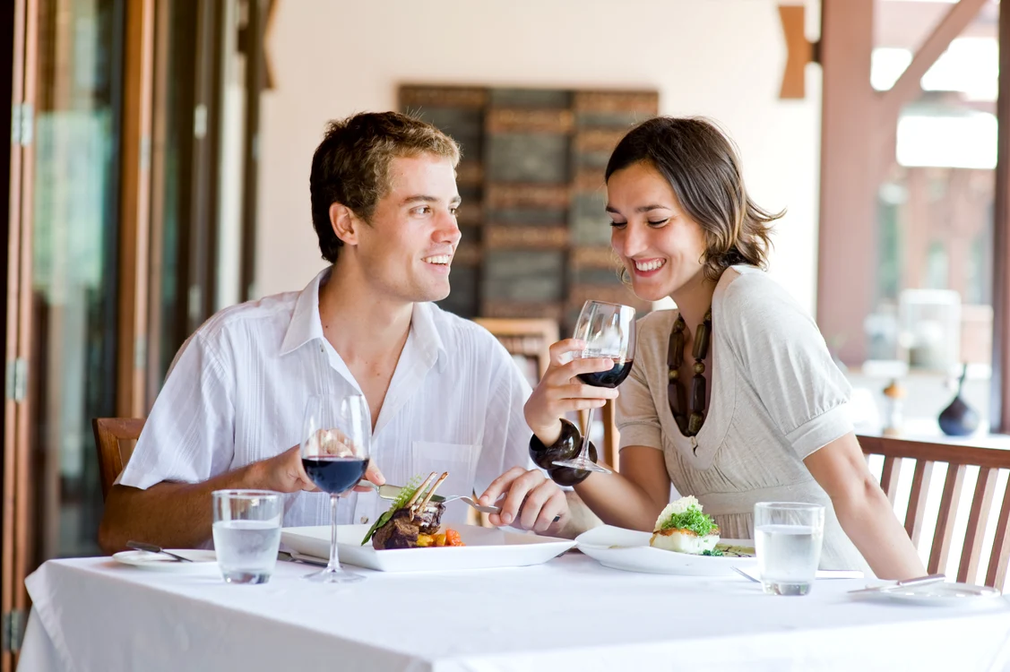 cuplu la restaurant