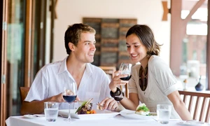 3  2col cuplu restaurant vin shutterstock 10687873 jpeg