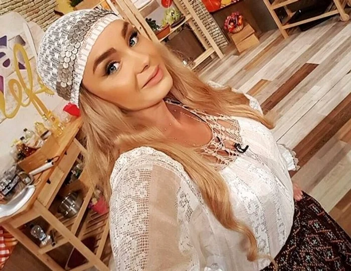 
    Maria Constantin spune că nu Marcel Toader a ajutat-o în carierăFoto: Antena Stars  