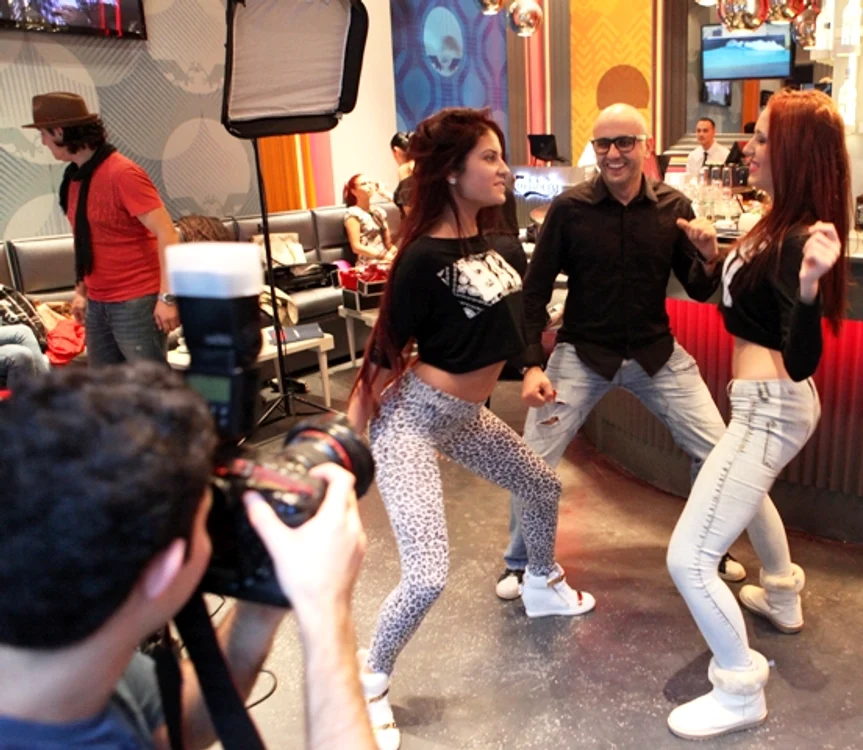 Click! Models un pictorial incendiar în inima Centrului Vechi
