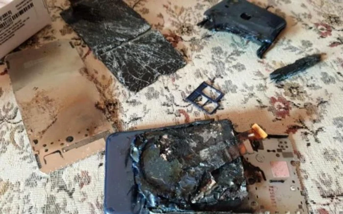
    Telefonul mobil s-a încins și a explodatFoto: adevarul.ro  