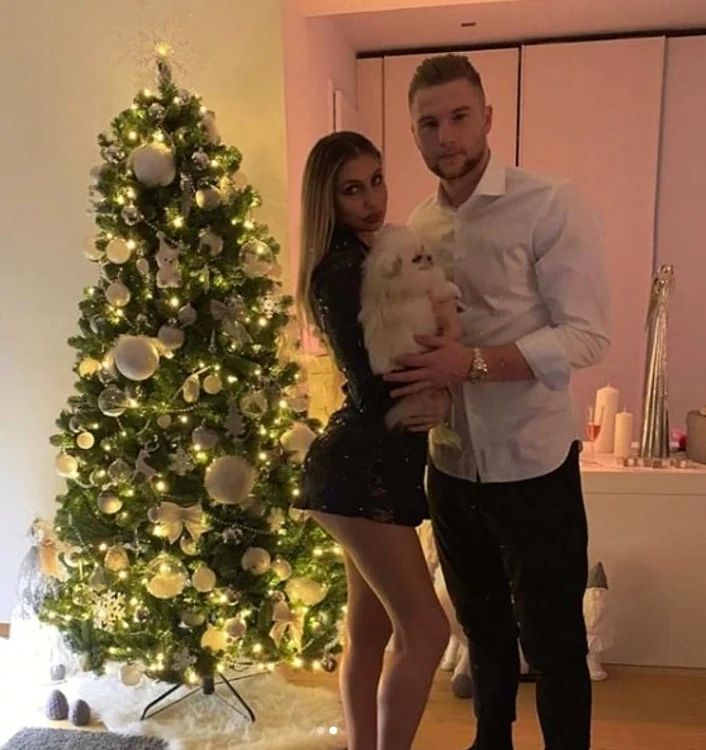 Slovacul lui Inter, Skriniar, şi ellângă brad, alături de iubita sa Barbora Hronocekova, aşteptând erby-ul cu Napoli
