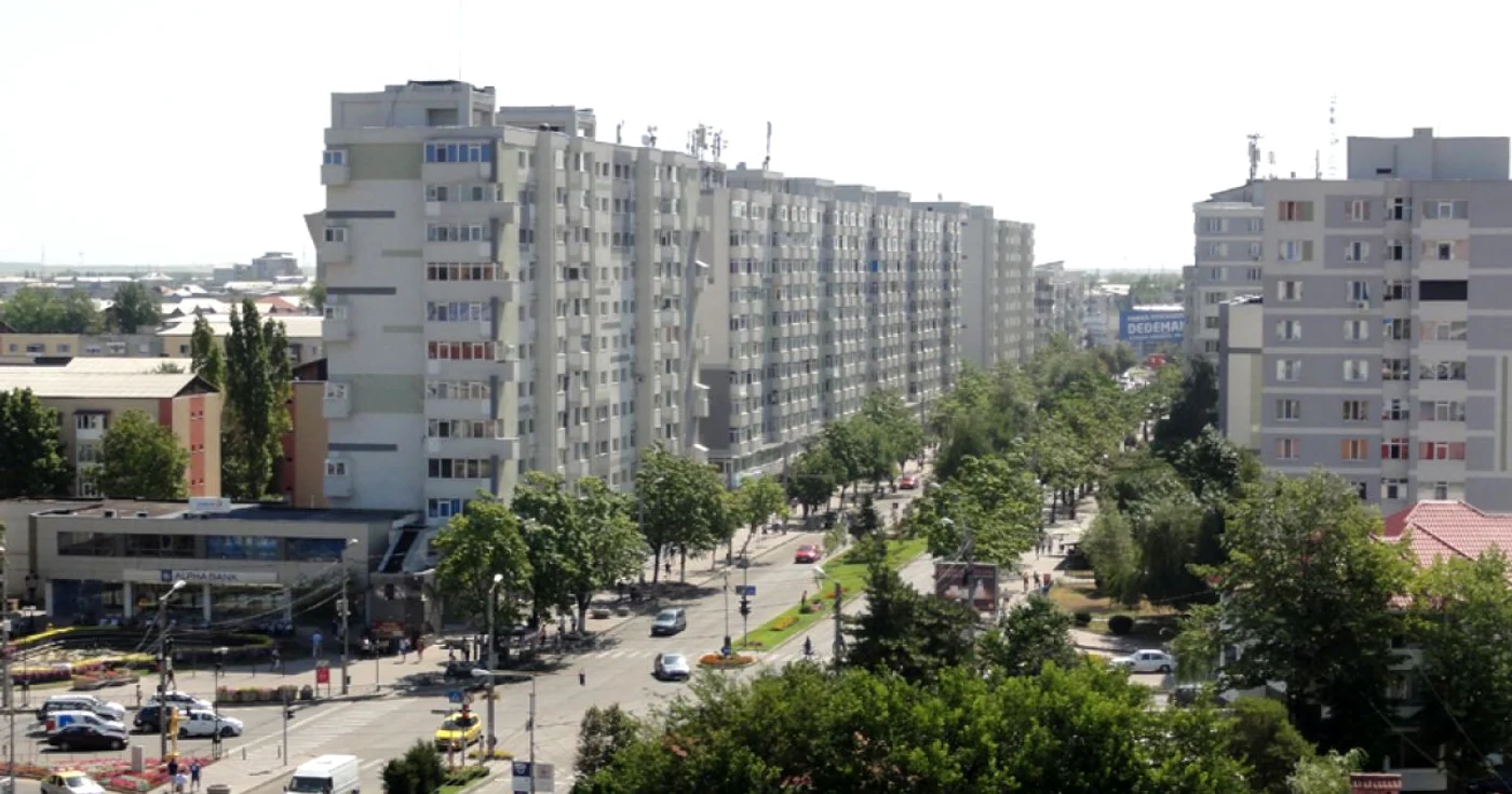 Slătinenii îşi pot vedea fotografiile publicate gratis într-un album special  (FOTO: Mugurel Manea)