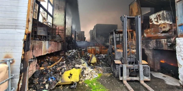 Focul arde mocnit la incineratorul de la brazi 