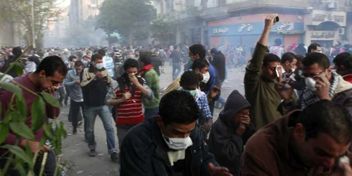 Imagine din timpul violențelor de duminică din Piața Tahrir. 