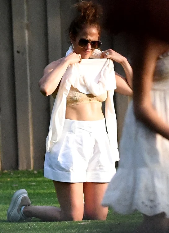 6 jennifer lopez la petrecerea fiicei vitrege 4 jpg jpeg