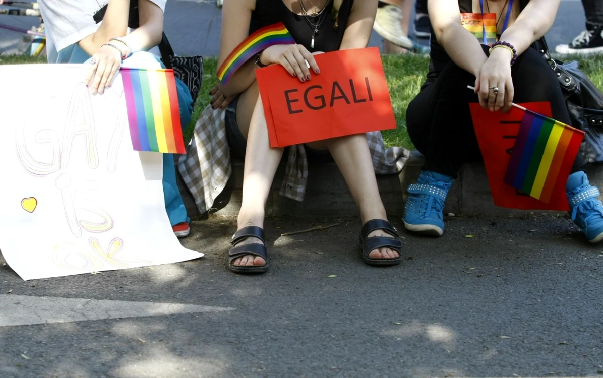 „Astăzi, drepturile persoanelor LGBT+ sunt puse sub semnul întrebării. Mâine ar putea fi puse la îndoială drepturile reproductive ale femeilor sau drepturile minorităţii rome“