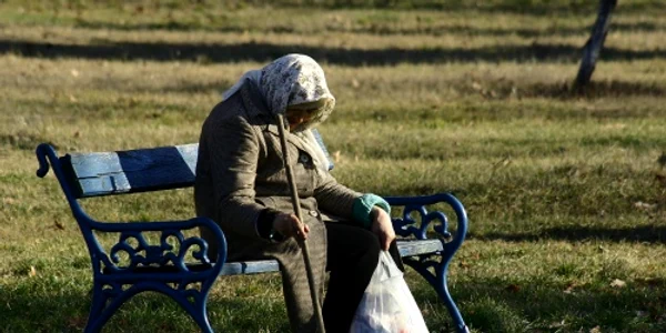 Nouă din 10 români susţin că sărăcia este o problemă larg răspândită în ţară