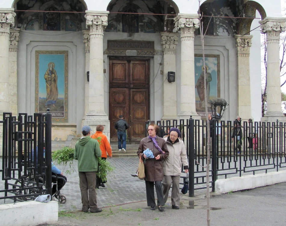 Vânzătorii de ocazie n-au frică de dumnezeu foto: Claudiu Dumitrache
