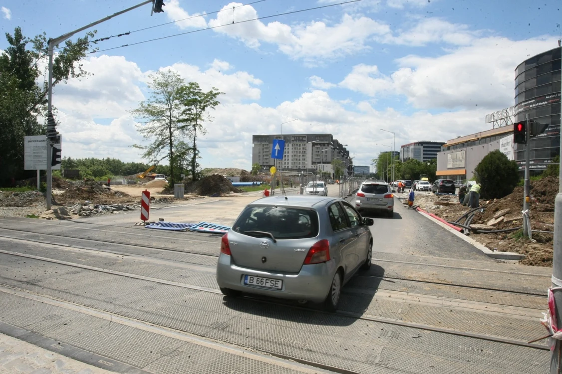 Așa arată intersecția dintre str. Fabrica de Glucoză și Șos Petricani cu o lună înainte de termenul pentru finalizarea lucrărilor