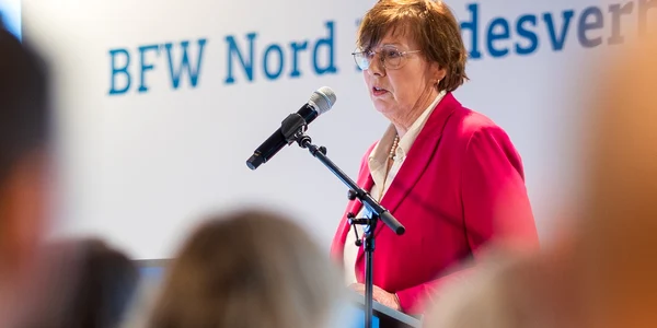 Sabine Suetterlin Waack FB jpg