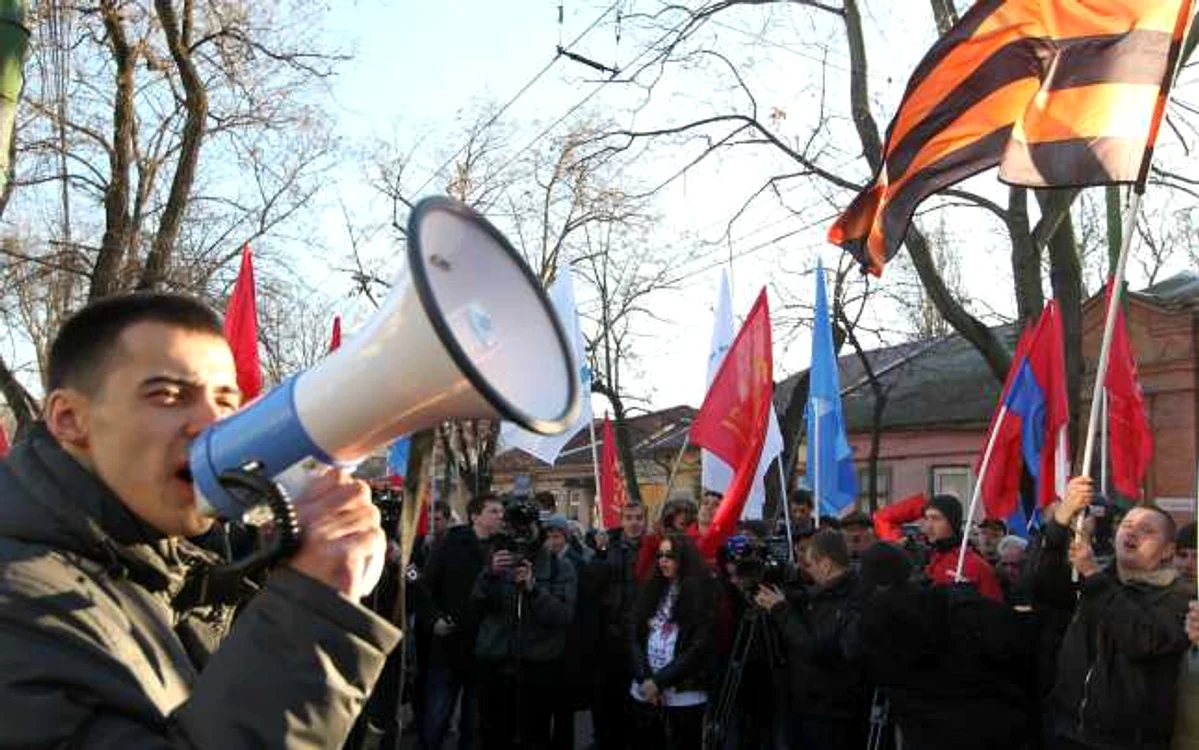 pichet comunisti anti summitul de la vilnius