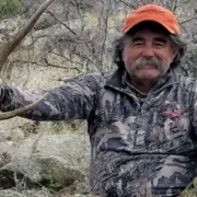 Ernie Dosio FOTO Wagonhound Outfittersn Facebook via People webp