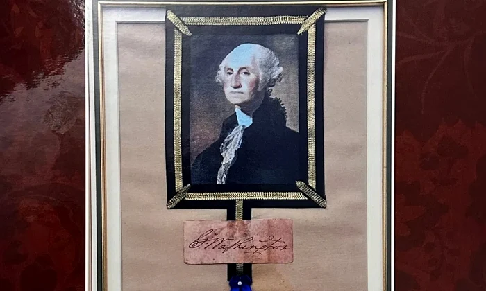 O şuviţă din părul lui George Washington, scoasă la licitaţie (foto: liveauctioneers.com)