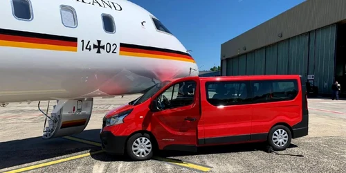 AVionul lui Merkel lovit de o furgoneta Renault pe aeroportul din Dortmund FOTO @SPIEGELONLINE