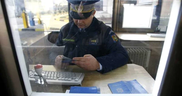 Polițiștii de frontieră au depistat actele false