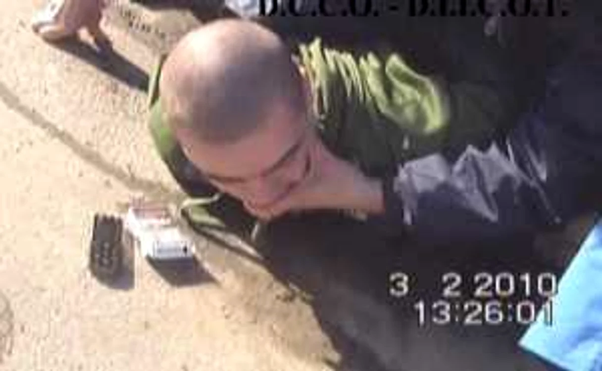 Poliţiştii de la antidrog au reuşit prinderea în flagrant a doi dintre membrii grupării de traficanţi