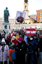 2 protest in coreea de nord kim jong un defaimat jignit de un mesaj graffiti fiu de catea 1 jpg jpeg