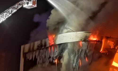 pompieri incendiu club jpeg