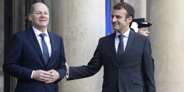 Olaf Scholz primit de Emmanuel Macron la Palatul Elysee FOTO EPA-EFE