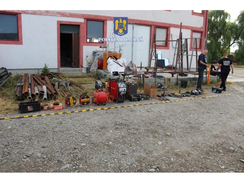 Hoţi prinşi în timp record, după o spargere. Ce au descoperit poliţiştii din Neamţ la percheziţii