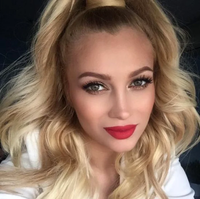 
    Lora susține că fizionomia i-a fost modificată pentru că poartă aparat dentarFoto: arhivă personală  