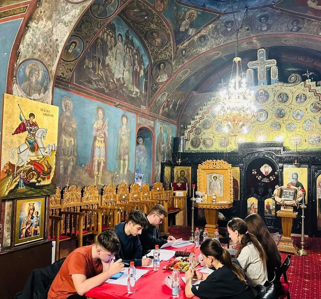 Bisericile ajută elevii să facă gratuit meditații pentru Evaluare Națională și Bacalaureat. „Ține de profesorii voluntari”