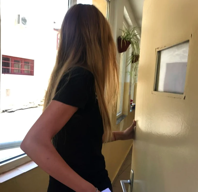 Blonda a stat aproape o oră în clădirea unde Boureanu este arestat pentru 30 de zile