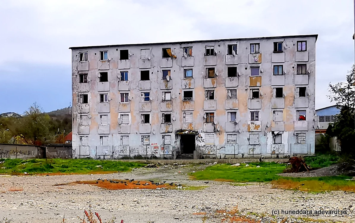 Blocul fantomă fin Hunedoara. Foto: Daniel Guță