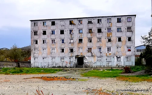 Blocul fantomă fin Hunedoara. Foto: Daniel Guță