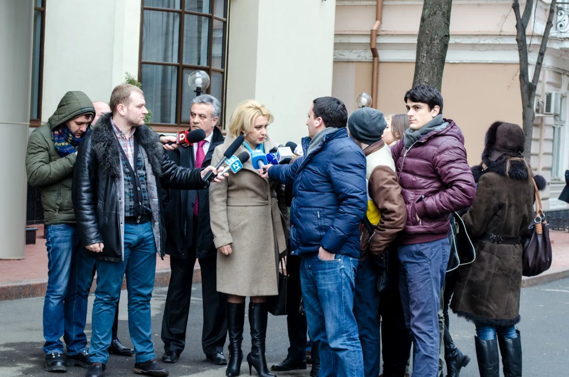 Violeta Ivanov le-a
dezvăluit jurnaliştilor că Partidul Comuniştilor are o listă cu premierii
acceptabili. Foto Alexandru Tarlev
