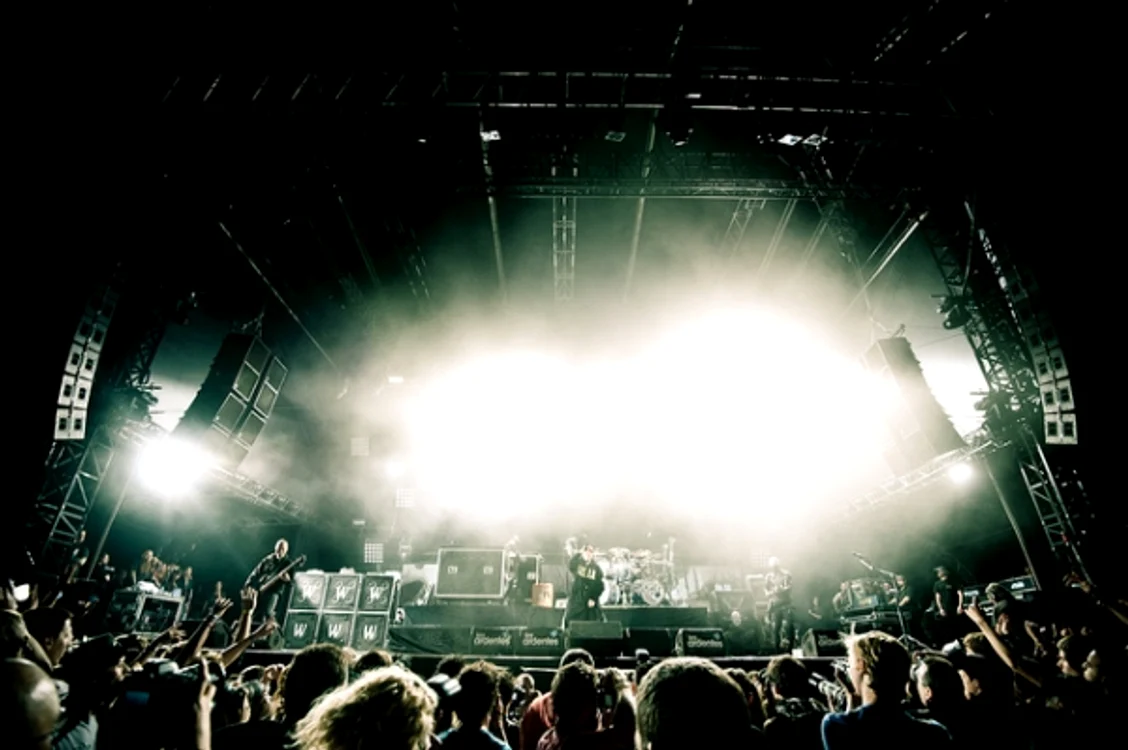 
    Spectatorii erau atenţi la concertul celor de la Limp Bizkit şi n-au observat când le-au fost luate telefoaneleFoto: flickr.com  
