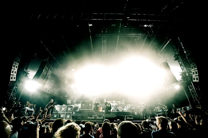 Spectatorii erau atenţi la concertul celor de la Limp Bizkit şi n-au observat când le-au fost luate telefoaneleFoto: flickr.com