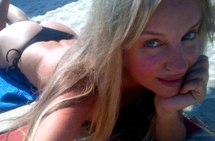 Tania Budi la plajă