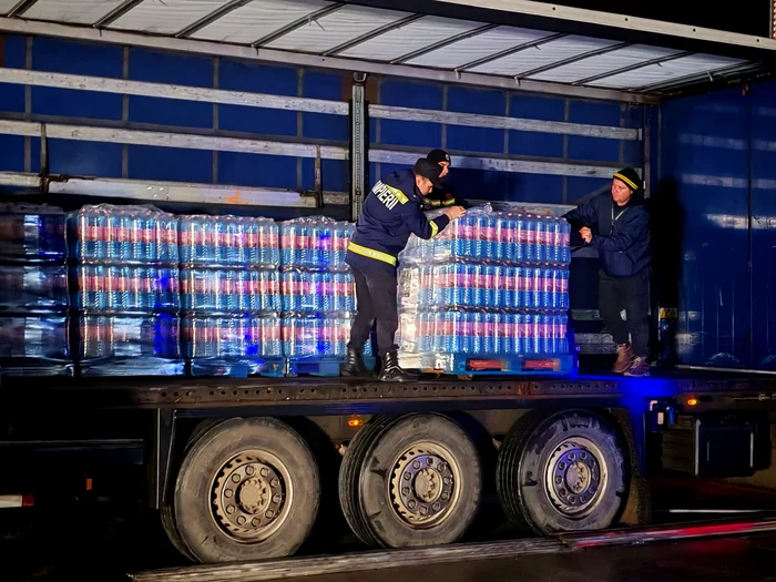 Apă din rezervele de stat FOTO: DSU/FB