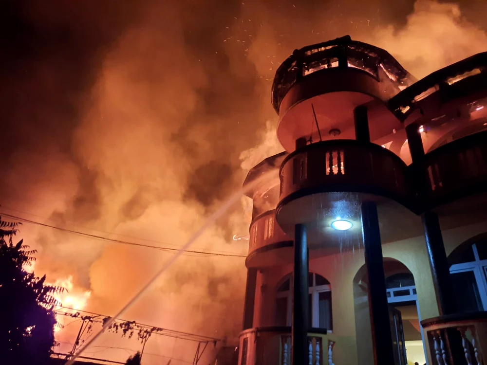 
    Incendiul s-a produs la o vila P+2  