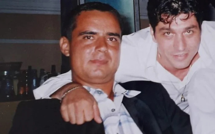 Vasile Rădună(în centrul Imaginii)a murit în timp ce încerca să-și protejeze colegii din ambasadă de talibaniFoto: facebook Ion Nicolae