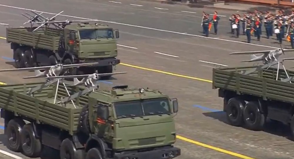 Rusia și-a etalat dronele folosite în Ucraina la Parada de Ziua Victoriei, sub privirile lui Xi Jinping