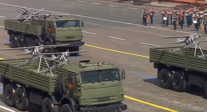 VIDEO Rusia și-a etalat dronele folosite în Ucraina la Parada de Ziua Victoriei, sub privirile lui Xi Jinping