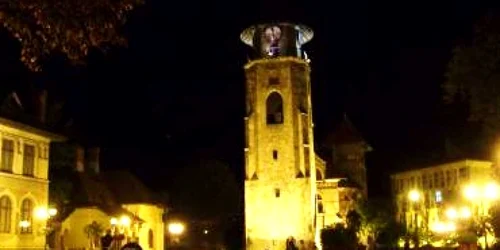 Luminile din Piaţa Turnului lui Ştefan cel Mare vor fi stinse duminică seara timp de o oră