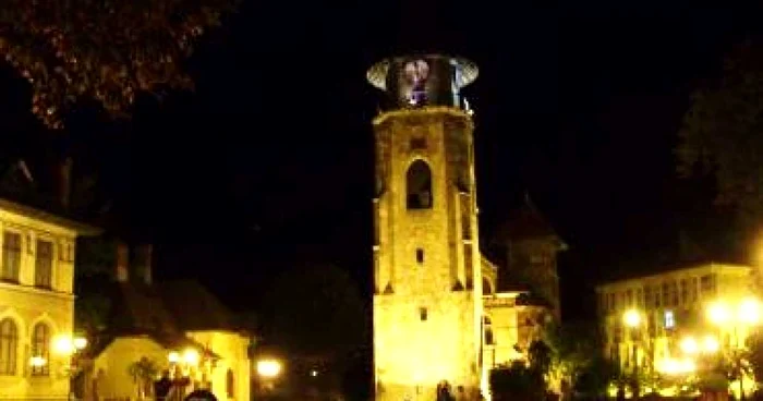 Luminile din Piaţa Turnului lui Ştefan cel Mare vor fi stinse duminică seara timp de o oră