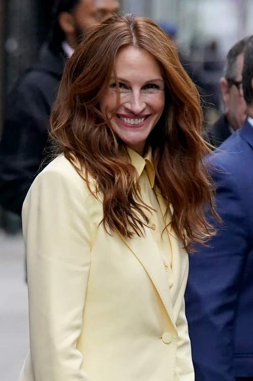 Julia Roberts OK Magazine (2) jpg