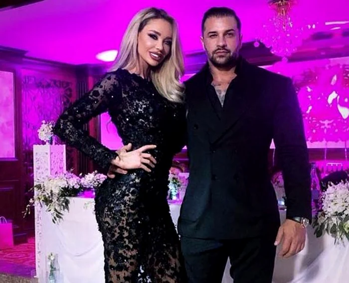 Bianca Drăguşanu şi Alex Bodi au fost naşi de botezFoto: arhivă personală