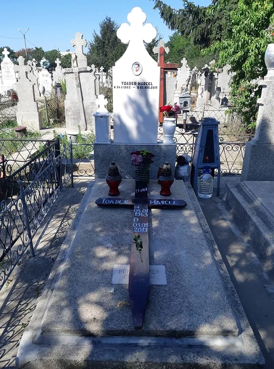 Maximilian a fost să aprindă o lumânare la mormântul tatălui său
