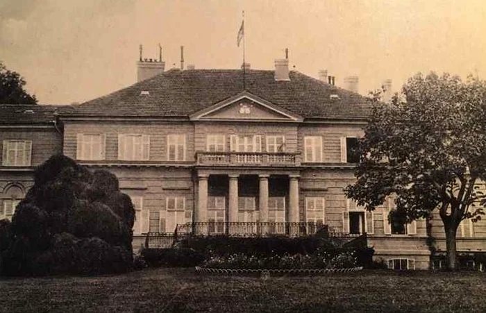 Este vorba despre țărani de la Săvârșin, unde este castelul regal FOTO Andrei Ando