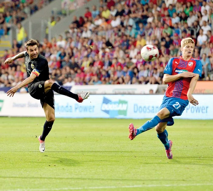 
    Adrian Mutu este cel mai bun jucător al Petrolului în acest început de sezonFoto: Răzvan Păsărică  