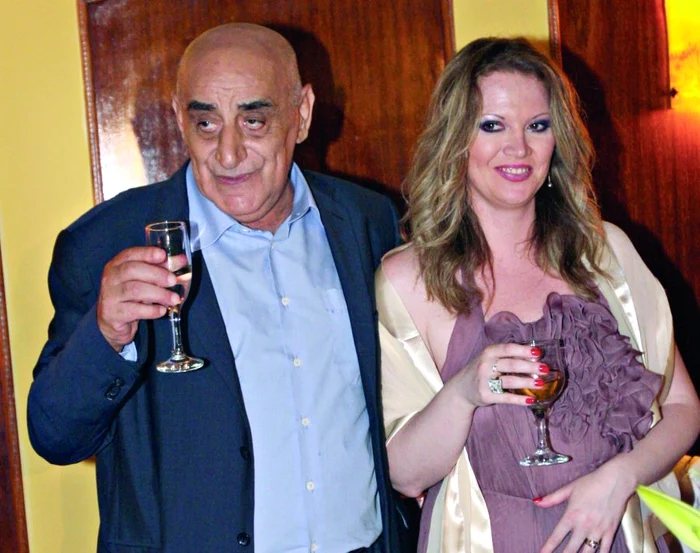 Oana (32 ani) şi Viorel Lis (67 ani)