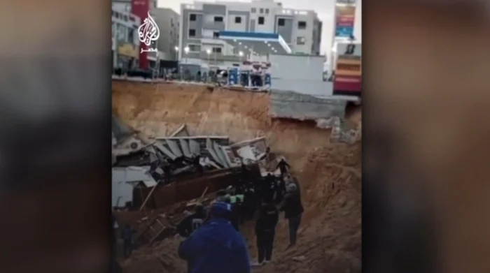 Un teren s-a surpat și a înghițit două magazine în New Cairo. FOTO: Captură Video / X @fluxfolio