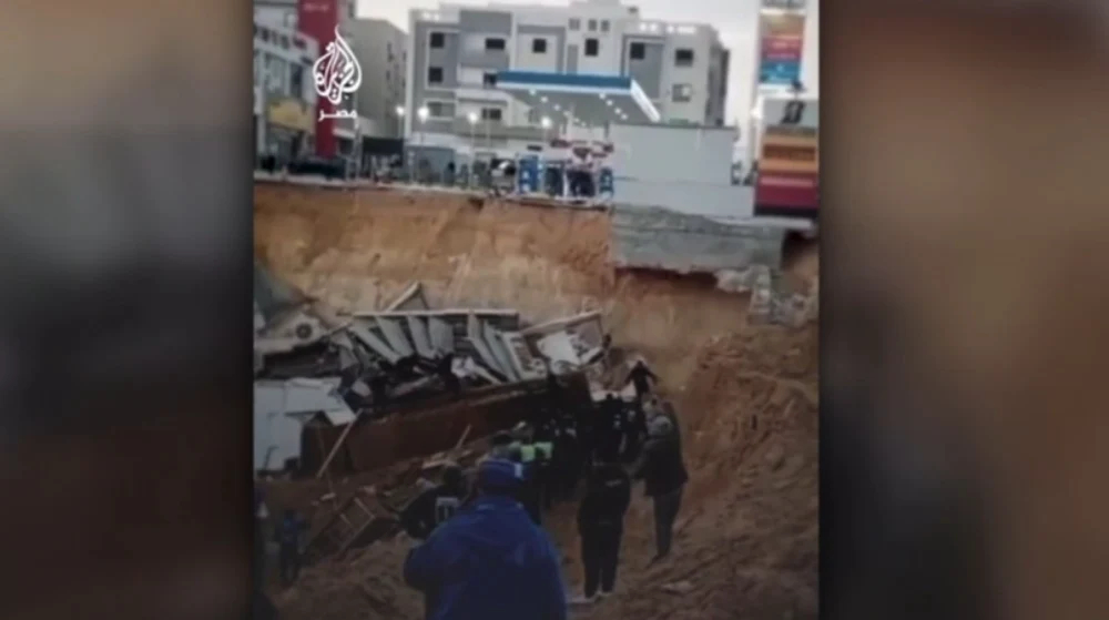 Momente de panică în Egipt: un teren s-a surpat și a înghițit două magazine în New Cairo. Două persoane au fost rănite